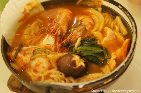 seafood and kimchi soup