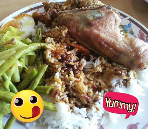 The Best Nasi Campur Ayam Goreng Kg in Town!