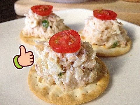 fresh crabmeat, a dash of vodka topped on crackers - quite good