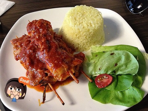 chicken skewered in roasted capsicum sauce & pilaf rice - creative!