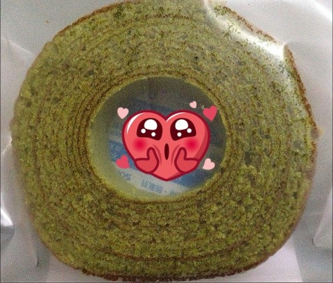 mini rolls - love d green tea taste - roll is not too sweet i like
