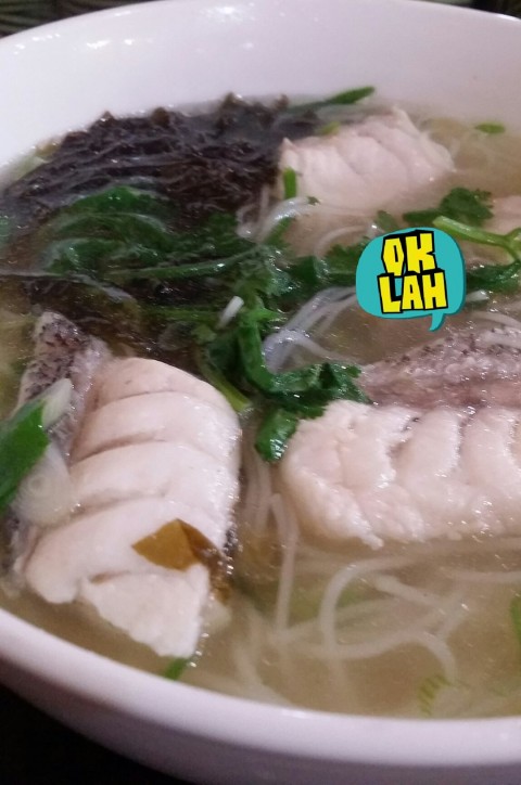 Seaweed soup with 4 slices of fish.
