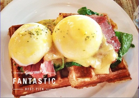 simply divine - taste of crispy yummy waffle in savoury version topped with the perfect eggs benedict and bacon & leafy combi - must try!
