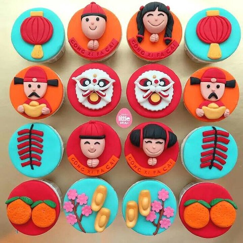 Very cute set of cupcakes from Sherlyn's Little Dream. Like her FB page - "sherlynslittledream"