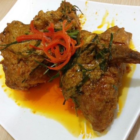 Love the rendang gravy . The chicken are tender and mildly spicy.. It good together with a bowl of white rice. Yum yum.