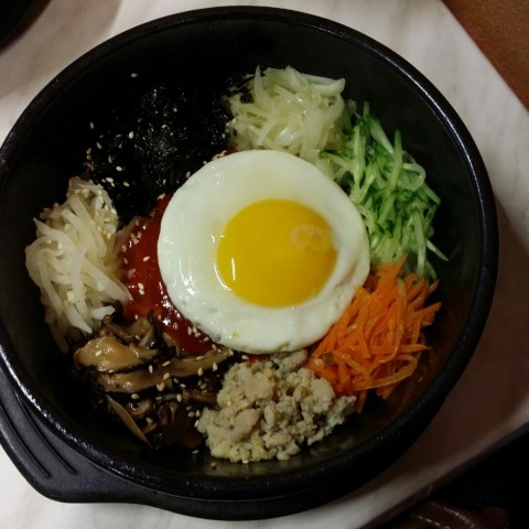 Stone pot rice topped with colourful vegetables, chili paste,chicken and a sunny egg. Mixed it up all together and eat it. It warm, flavourful and delicious.
