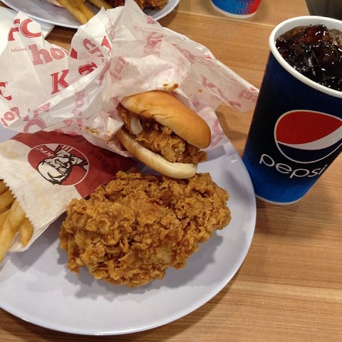 light set, signature fries is really tasty and crunchy - 1 pc chicken, little zinger, fries & a drink