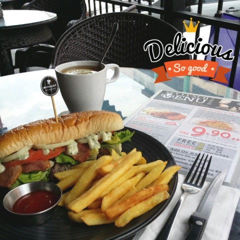 Loves the dressing for the sandwich and a handful of fries...from set lunch menu priced at RM 9.90+6%gst only and comes with Free (1) Drink...its simply delicious !!