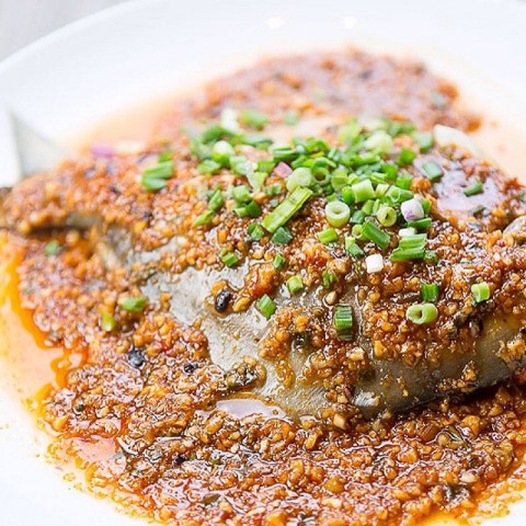 The fresh pomfret is well served with the homemade garlic chili is double thumbs up. The appetizing dish comes well with the sweet garlic blend and a twist of sweet soury blend.