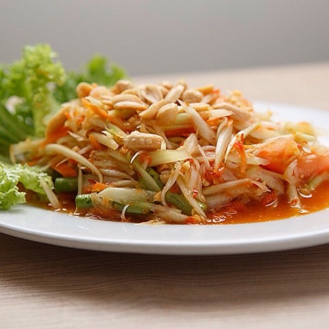 Som Tum Thai (RM 9.90) served simply appetizing. The green papaya salad which is shredded is being marinated with lime and chilly padi in it. You will be assured with the kick of spiciness in it.
