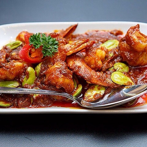 Spicy dish with pluppy prawn 