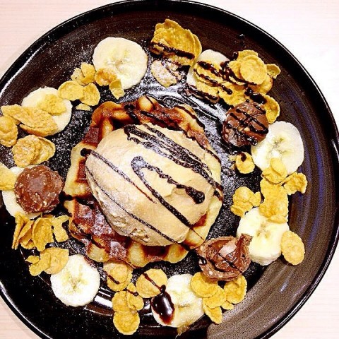 Original waffle with salted caramel ice-cream
Madame Waffle's waffles are freshly baked everyday using the finest ingredients from Japan. 