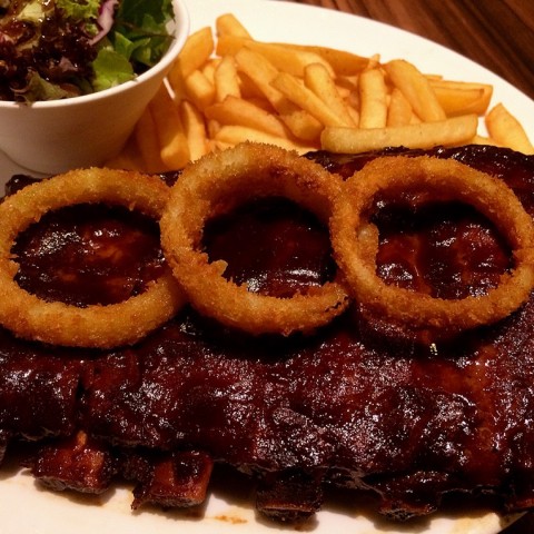 Juicy and sweet ribs, served with French fries and onion ring 