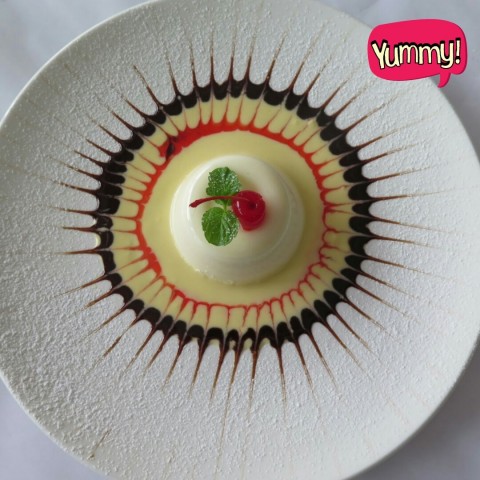 perfect presentation and absolutely delicious panacotta..
