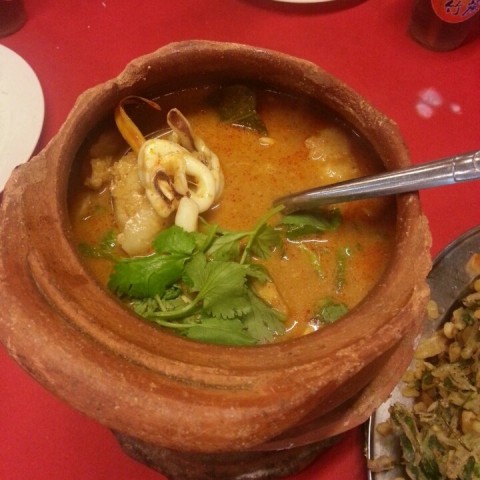 Authentic seafood tomyam soup, hot & spicy! 