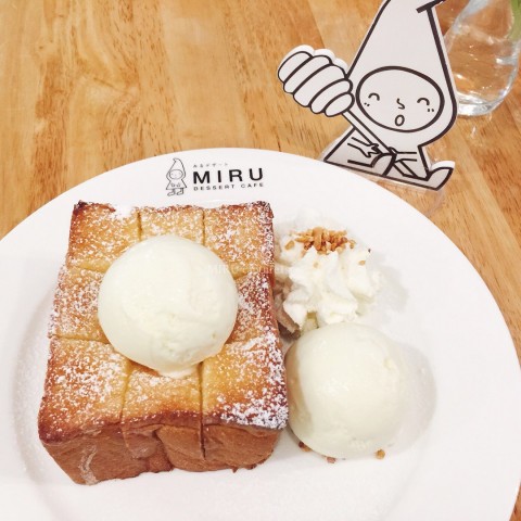 Fluffy toast with delicious ice-cream🍯