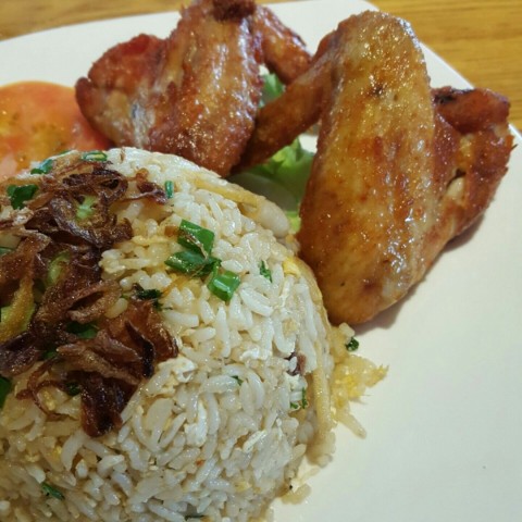 #lunch #cafe #yummy #spicy #friedrice #chickenwing